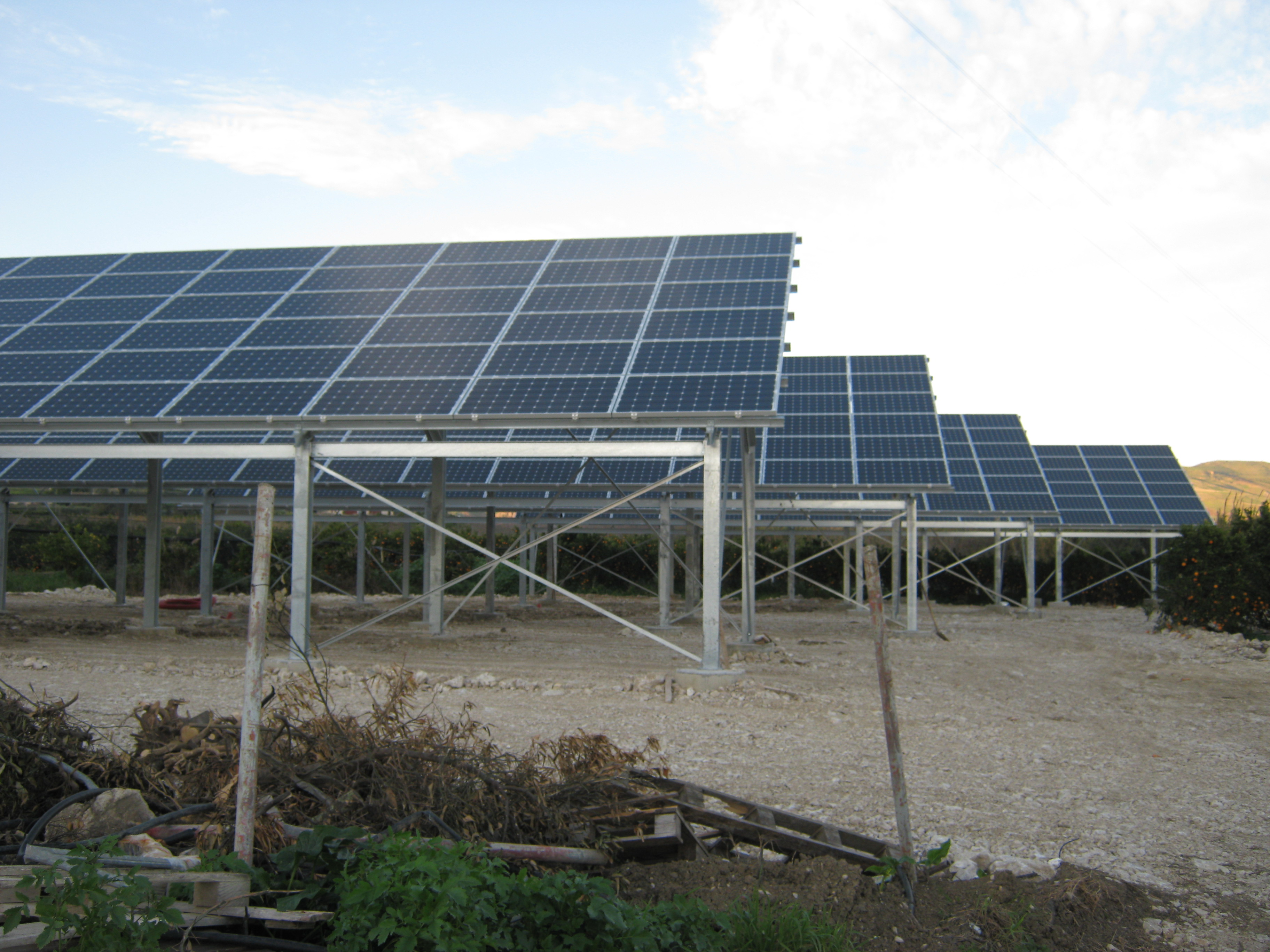 Fotovoltaico: tettoie parcheggio con moduli Sunlink